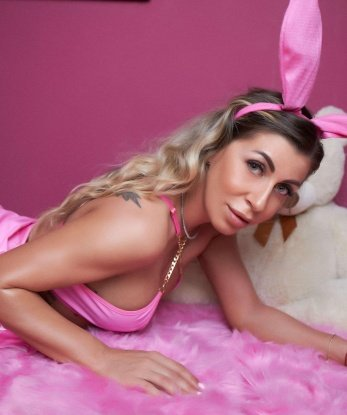 Услуги, которые я предоставляю, превзойдут все твои ожидания. 😏 С мной ты сможешь окунуться в мир страсти и наслаждения, позволив моим нежным рукам и губам разбудить все твои скрытые желания. Люблю создавать комфортную и расслабляющую обстановку, чтобы ты полностью растворился в моменте нашей интимной встречи. 🌟 Мои клиенты оставляют самые лестные отзывы обо мне, отмечая мою красоту, нежность и профессионализм. Убедись, заглянув на мои фотографии, и ты поймешь, что я дарю множество возможностей для путешествия по безграничному океану наслаждения. 🌊💫 Позвони мне и окунись со мной в самые сокровенные фантазии – я жду тебя в Москве! 😉🌹 3199, 30 лет